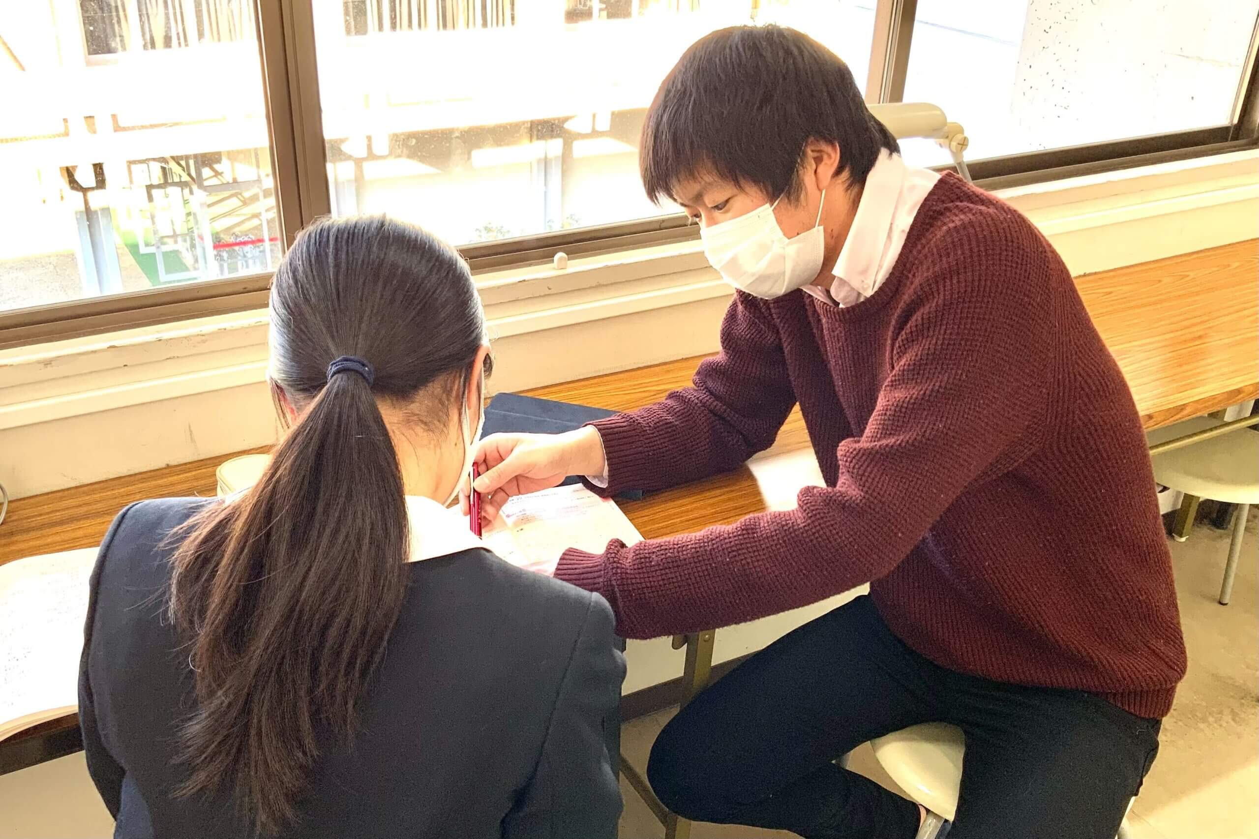 2021/11/29　期末考査初日【明日に向けて】中学前期一般入試受付中