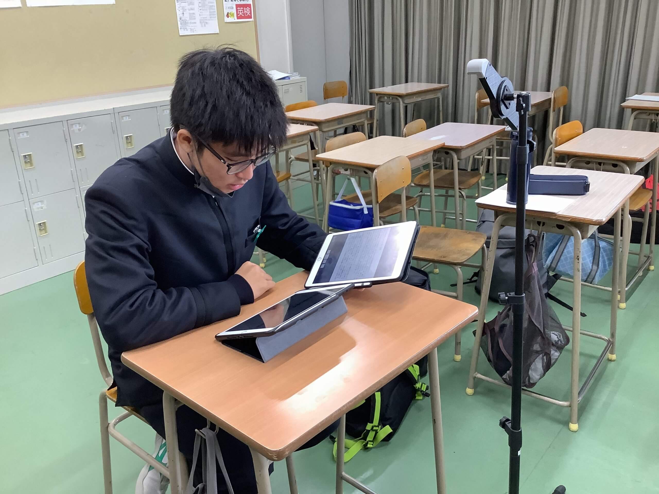 2021/12/17　高2探究　生徒が考える企業の課題解決の提案動画を作成中