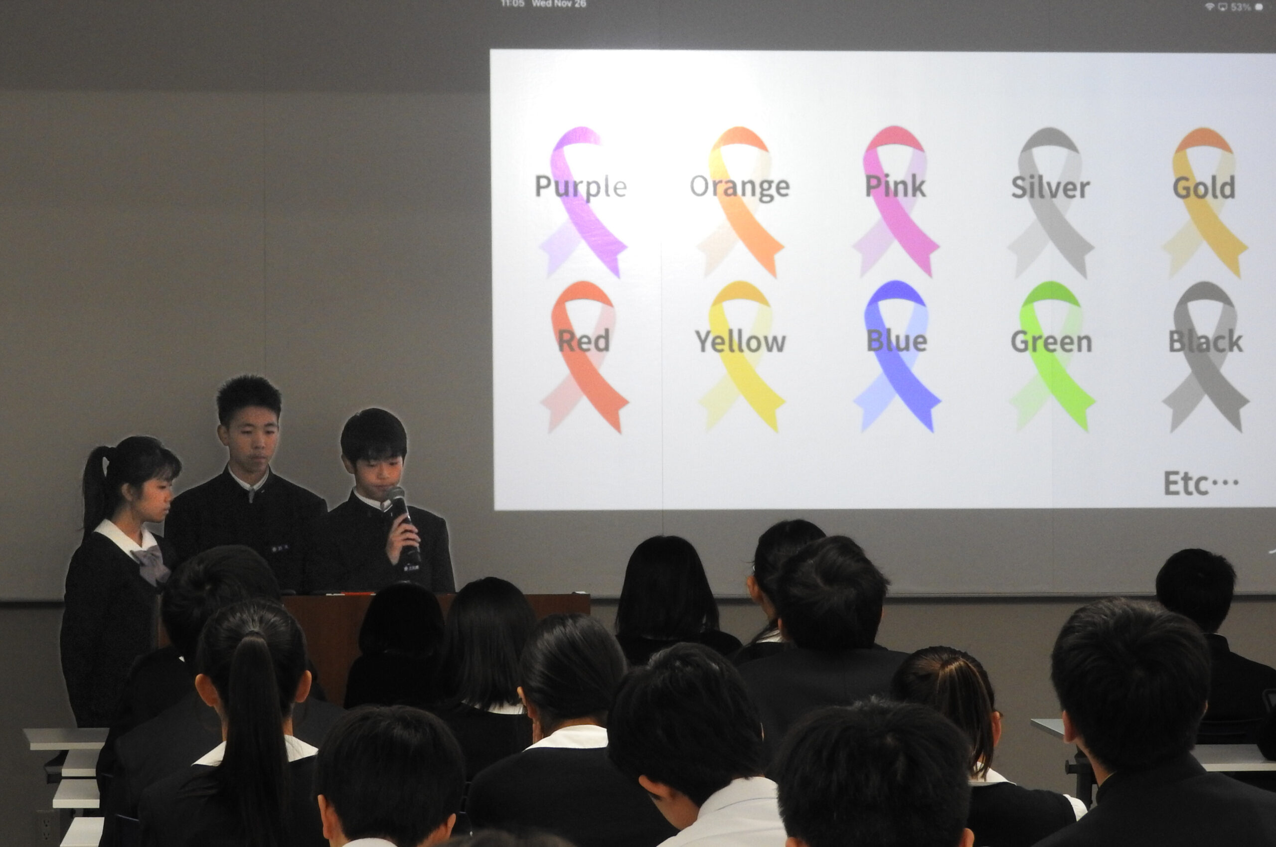 中学1年生　表現技法Ⅰ　アウェアネスリボンについてプレゼン